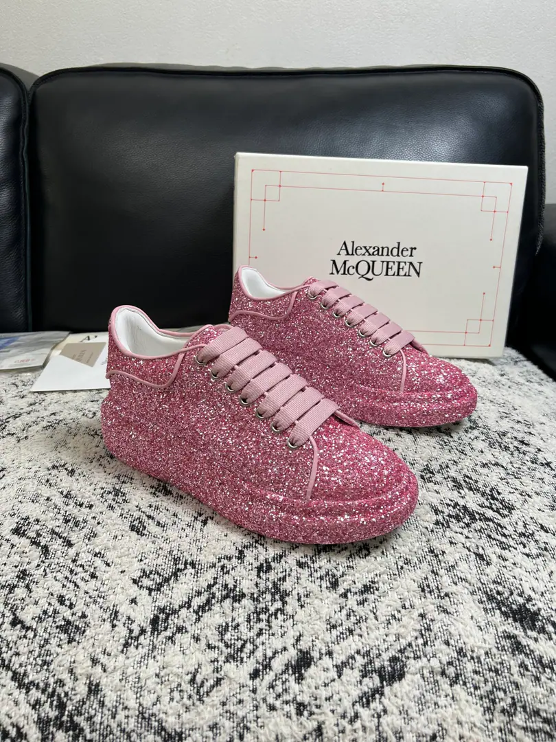 Alexander McQueen High Quality Top-level craft McQueen. Synchronize cabinets Original plant configuration, Italian imports of original cow-coloured flour, High-quality integration process, All imported water- dyeed cattle stubs., Shoes under the sole.: The original factory is super comfortable with the original base., The original factory and the single., Couple money. Codes 35-44（ Make a reservation. Women40 45 46 47 ）