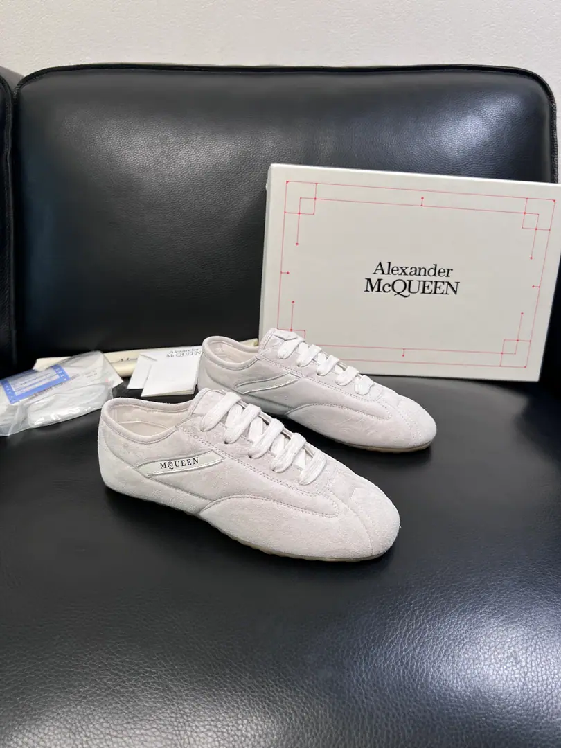Alexander McQueen High Quality Top-level craft McQueen. Synchronize cabinets Original plant configuration, Italian imports of original cow-coloured flour, High-quality integration process, All imported water- dyeed cattle stubs., Shoes under the sole.: The original factory is super comfortable with the original base., The original factory and the single., Couple money. Codes 35-44（ Make a reservation. Women40 45 46 47 ）