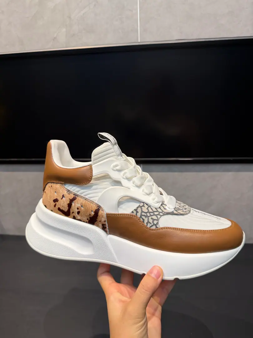 Professional McQueen's Plant.Top Version.Couple money.👫 Alexander McQUEENHigh version upgrades to highest quality again✅ 💪McQueen. Spring, summer, autumn, winter. Top Version Requisition level✅ I'll be the one to join the agency from the front line.🤝 🏆Fabulous.: Italian import quality. No more color for water. 🏆Uchi.: ️AThe first Italian import is in the super-softnet..It's dirty..Sweat..Breathe..Comfortable. 🏆Foot.: The top version is imported into the Italian Super Soft Cow. 🏆Otsumi!: PU+The counter.1:1 🏆Shoeboxes.: Original rice yellow box. Plus white caps for double protection..Buffet.Handbag..Accreditation1:1Shade it.4Set.I'll give you a pair of shoes.. 🖕🏿🖕🏿🖕🏿Shoes belts can be chosen for all the colors of this factory. 🏆Codes: Women34-41.Men38-46 🏆Special Remarks（Female size34. 40.41, Men38.45.46Customise, No, no, no..Back.Change）Please note when you report to the Bully.！We'll win together.🤝