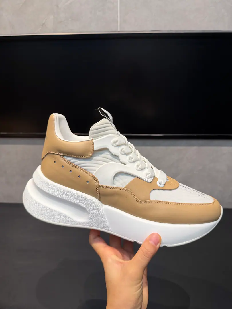 Professional McQueen's Plant.Top Version.Couple money.👫 Alexander McQUEENHigh version upgrades to highest quality again✅ 💪McQueen. Spring, summer, autumn, winter. Top Version Requisition level✅ I'll be the one to join the agency from the front line.🤝 🏆Fabulous.: Italian import quality. No more color for water. 🏆Uchi.: ️AThe first Italian import is in the super-softnet..It's dirty..Sweat..Breathe..Comfortable. 🏆Foot.: The top version is imported into the Italian Super Soft Cow. 🏆Otsumi!: PU+The counter.1:1 🏆Shoeboxes.: Original rice yellow box. Plus white caps for double protection..Buffet.Handbag..Accreditation1:1Shade it.4Set.I'll give you a pair of shoes.. 🖕🏿🖕🏿🖕🏿Shoes belts can be chosen for all the colors of this factory. 🏆Codes: Women34-41.Men38-46 🏆Special Remarks（Female size34. 40.41, Men38.45.46Customise, No, no, no..Back.Change）Please note when you report to the Bully.！We'll win together.🤝