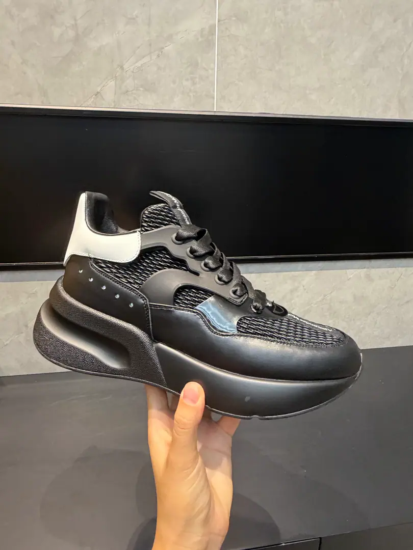 Professional McQueen's Plant.Top Version.Couple money.👫 Alexander McQUEENHigh version upgrades to highest quality again✅ 💪McQueen. Spring, summer, autumn, winter. Top Version Requisition level✅ I'll be the one to join the agency from the front line.🤝 🏆Fabulous.: Italian import quality. No more color for water. 🏆Uchi.: ️AThe first Italian import is in the super-softnet..It's dirty..Sweat..Breathe..Comfortable. 🏆Foot.: The top version is imported into the Italian Super Soft Cow. 🏆Otsumi!: PU+The counter.1:1 🏆Shoeboxes.: Original rice yellow box. Plus white caps for double protection..Buffet.Handbag..Accreditation1:1Shade it.4Set.I'll give you a pair of shoes.. 🖕🏿🖕🏿🖕🏿Shoes belts can be chosen for all the colors of this factory. 🏆Codes: Women34-41.Men38-46 🏆Special Remarks（Female size34. 40.41, Men38.45.46Customise, No, no, no..Back.Change）Please note when you report to the Bully.！We'll win together.🤝