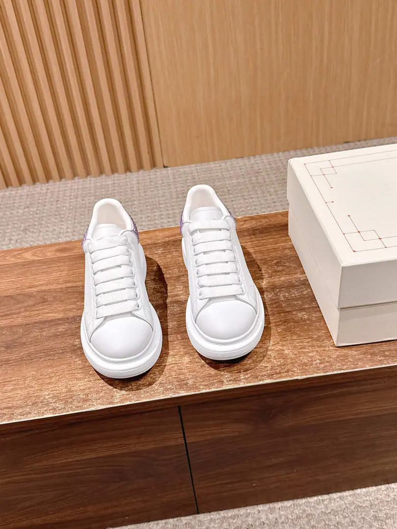 #Female code.【Purple drill tail.】𝐀𝐥𝐞𝐱𝐚𝐧𝐝𝐞𝐫 𝐌𝐜𝐐𝐮𝐞𝐞𝐧# McQueen is a classic king of white shoes. There are no people on the market., The versions are mixed.‼But there's still a distance from the real thing.！Please, look at our exclusive. 1⃣The newest silk cow skin customarily. 2⃣Upgrade, model！ 3⃣Upgrade no yellowipOtsumi!！Cost2♪ And the new model of the 10,000 ♪！Colors Upgraded！Big enough to be a material., We want to give you a real original experience.！ 🎟Help with the face material.: Uniquely customised imports of silk cow skin, Original leather 🎟Uchi./Foot material: Top import needles in the air.！ 🎟A unique chip-proof label.🏷 Size: Female size35-39（40I'll make sure I don't change it.）