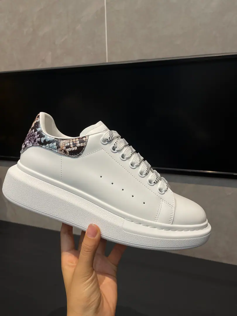 Professional McQueen's Plant.Top Version.Couple money.👫 Alexander McQUEENHigh version upgrades to highest quality again✅ 💪McQueen. Spring, summer, autumn, winter. Top Version Requisition level✅ I'll be the one to join the agency from the front line.🤝 🏆Fabulous.: Italian import quality. No more color for water. 🏆Uchi.: ️AThe first Italian import is in the super-softnet..It's dirty..Sweat..Breathe..Comfortable. 🏆Foot.: The top version is imported into the Italian Super Soft Cow. 🏆Otsumi!: PU+The counter.1:1 🏆Shoeboxes.: Original rice yellow box. Plus white caps for double protection..Buffet.Handbag..Accreditation1:1Shade it.4Set.I'll give you a pair of shoes.. 🖕🏿🖕🏿🖕🏿Shoes belts can be chosen for all the colors of this factory. 🏆Codes: Women34-41.Men38-46 🏆Special Remarks（Female size34. 40.41, Men38.45.46Customise, No, no, no..Back.Change）Please note when you report to the Bully.！We'll win together.🤝