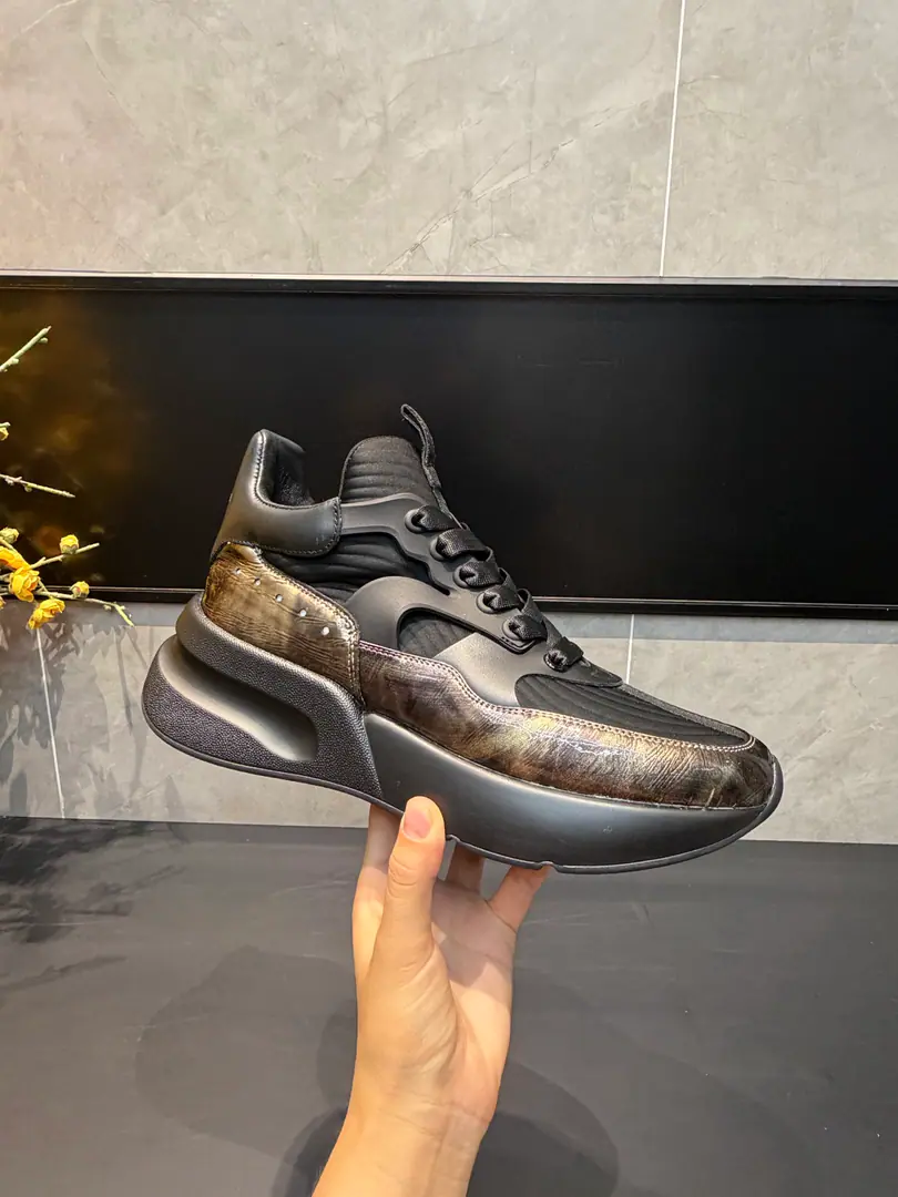 Professional McQueen's Plant.Top Version.Couple money.👫 Alexander McQUEENHigh version upgrades to highest quality again✅ 💪McQueen. Spring, summer, autumn, winter. Top Version Requisition level✅ I'll be the one to join the agency from the front line.🤝 🏆Fabulous.: Italian import quality. No more color for water. 🏆Uchi.: ️AThe first Italian import is in the super-softnet..It's dirty..Sweat..Breathe..Comfortable. 🏆Foot.: The top version is imported into the Italian Super Soft Cow. 🏆Otsumi!: PU+The counter.1:1 🏆Shoeboxes.: Original rice yellow box. Plus white caps for double protection..Buffet.Handbag..Accreditation1:1Shade it.4Set.I'll give you a pair of shoes.. 🖕🏿🖕🏿🖕🏿Shoes belts can be chosen for all the colors of this factory. 🏆Codes: Women34-41.Men38-46 🏆Special Remarks（Female size34. 40.41, Men38.45.46Customise, No, no, no..Back.Change）Please note when you report to the Bully.！We'll win together.🤝