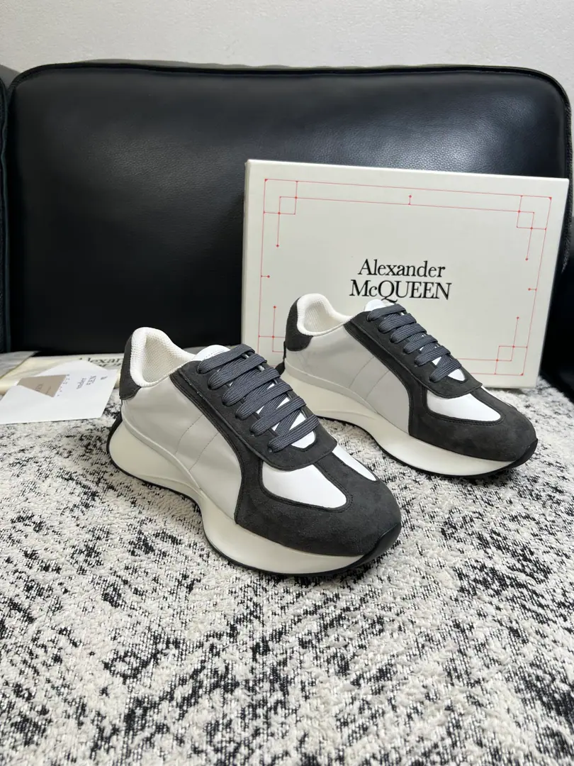 Alexander McQueen High Quality Top-level craft McQueen. Synchronize cabinets Original plant configuration, Italian imports of original cow-coloured flour, High-quality integration process, All imported water- dyeed cattle stubs., Shoes under the sole.: The original factory is super comfortable with the original base., The original factory and the single., Couple money. Codes 35-44（ Make a reservation. Women40 45 46 47 ）