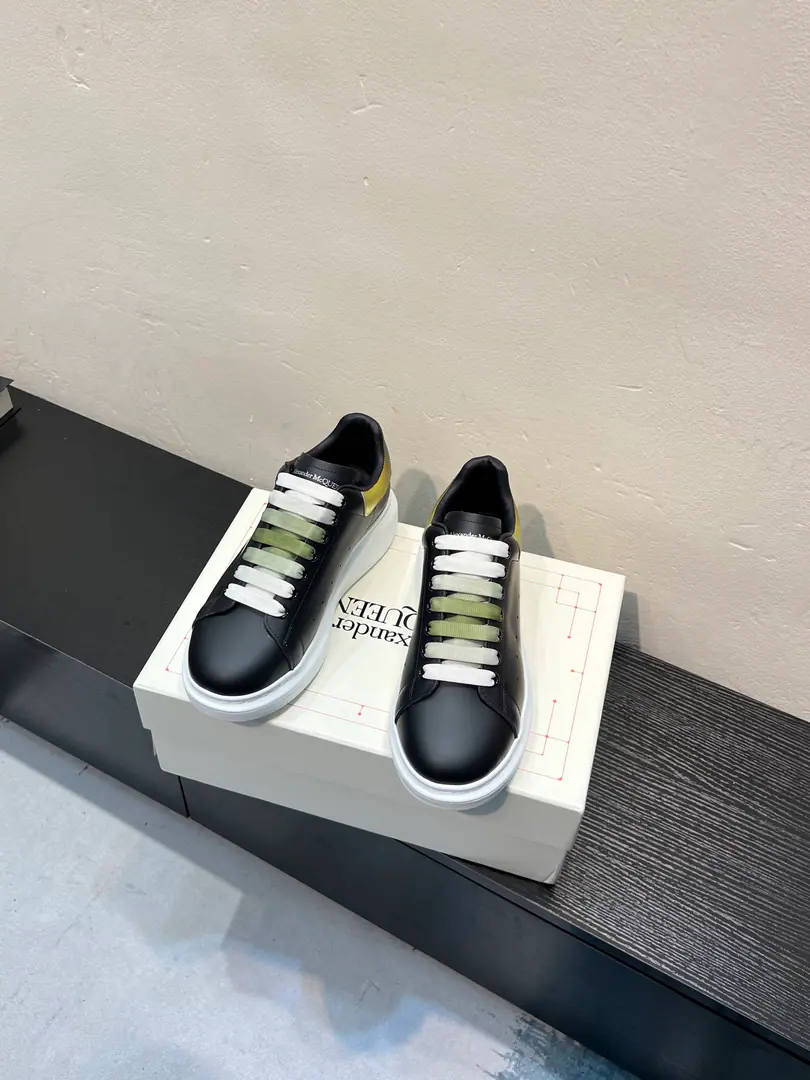 The cabinet is new. High-end versionAlexander McQueen·Alexander McQueen. Latest Big sneakers, white shoes, leisure shoes.👟New Color！ The tail is so special and beautiful., ♪ A moment of love ♪！😍Top Version！ 👍🏻I don't think that's a very good shoe., Spring, summer, autumn, winter, year after year, will never be obsolete., A million dollars., It's been on fire.. 🔸Shoe.: The original is meant to be the latest silk cow skin.+High-wild-lighted cow.（European Union3AStandard） 🔸Uchi.: Skins and feet.➕In the watered sheep's skin. 🔸Otsumi!: The latest version is a perfect one.PU♪ And the vacuum is the bottom ♪ 🔸Female34-41 （34.40.41Do it.） 🔸Men38-45 （38 45Do it.） 🎟Upgrade cabinet sync, Newest Original Packaging（Most of the products in the packaging quality leading markets）