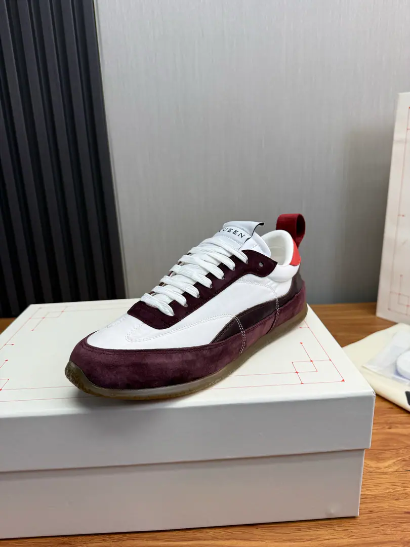 Plant McQueen..MQThe latest German shoe..Couples are a couple., It's a year-round.🔥 🩵🩷 Alexander McQUEENHigh version upgrades to highest quality again.Requisition level✅✅ 🏆Fabulous.: Italian imports are highly qualified. No more color for water. 🏆Uchi.: AThe first Italian import is resistant to the dirtyness of the silk net..Sweat..Breathe..Comfortable.🦶 🏆Foot.: The top version is imported into the Italian Super Soft Cow. 🏆Otsumi!: Original rubber floor+The counter.1:1 🏆Shoeboxes.: Original rice yellow box. Plus white caps for double protection..Buffet.Handbag..Accreditation1:1Shade it.4Set.I'll give you a pair of shoes.💖 🏆Codes: Women34-41.Men38-46 （Female size34. 40.41, Men38.45.46Customise, No re-election.）