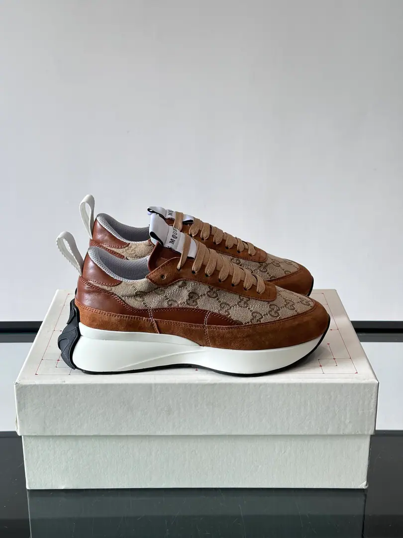 Alexander McQueenClassic old man's shoes., - Oh, Pete.➕Cow-skins., The layers are full., Quality is advanced.✨. Dark design, WhiteEVAMaterial, The shock is rising again., It's always a routine or a long walk.OK！Shoe tongue.&Heel has branded., It's a very good recognition., Fashion-like., It's a great mix of leisure and street winds.～ size: Women35-39, Men39-44（Women34.40.41, Men38.45.46.47.48Custom without re-offer）