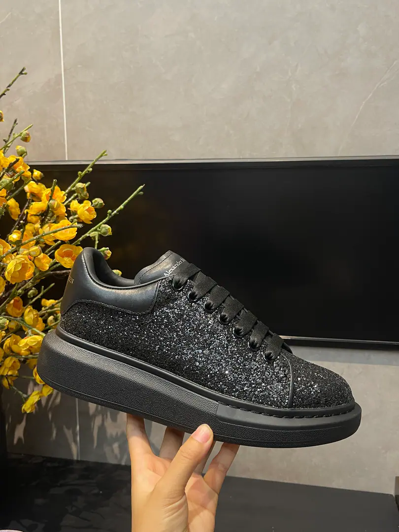 Professional McQueen's Plant.Top Version.Couple money.👫 Alexander McQUEENHigh version upgrades to highest quality again✅ 💪McQueen. Spring, summer, autumn, winter. Top Version Requisition level✅ I'll be the one to join the agency from the front line.🤝 🏆Fabulous.: Italian import quality. No more color for water. 🏆Uchi.: ️AThe first Italian import is in the super-softnet..It's dirty..Sweat..Breathe..Comfortable. 🏆Foot.: The top version is imported into the Italian Super Soft Cow. 🏆Otsumi!: PU+The counter.1:1 🏆Shoeboxes.: Original rice yellow box. Plus white caps for double protection..Buffet.Handbag..Accreditation1:1Shade it.4Set.I'll give you a pair of shoes.. 🖕🏿🖕🏿🖕🏿Shoes belts can be chosen for all the colors of this factory. 🏆Codes: Women34-41.Men38-46 🏆Special Remarks（Female size34. 40.41, Men38.45.46Customise, No, no, no..Back.Change）Please note when you report to the Bully.！We'll win together.🤝