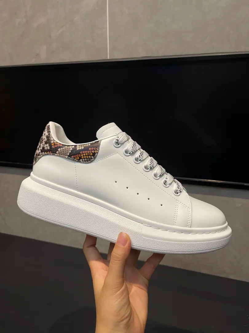 Professional McQueen's Plant.Top Version.Couple money.👫 Alexander McQUEENHigh version upgrades to highest quality again✅ 💪McQueen. Spring, summer, autumn, winter. Top Version Requisition level✅ I'll be the one to join the agency from the front line.🤝 🏆Fabulous.: Italian import quality. No more color for water. 🏆Uchi.: ️AThe first Italian import is in the super-softnet..It's dirty..Sweat..Breathe..Comfortable. 🏆Foot.: The top version is imported into the Italian Super Soft Cow. 🏆Otsumi!: PU+The counter.1:1 🏆Shoeboxes.: Original rice yellow box. Plus white caps for double protection..Buffet.Handbag..Accreditation1:1Shade it.4Set.I'll give you a pair of shoes.. 🖕🏿🖕🏿🖕🏿Shoes belts can be chosen for all the colors of this factory. 🏆Codes: Women34-41.Men38-46 🏆Special Remarks（Female size34. 40.41, Men38.45.46Customise, No, no, no..Back.Change）Please note when you report to the Bully.！We'll win together.🤝