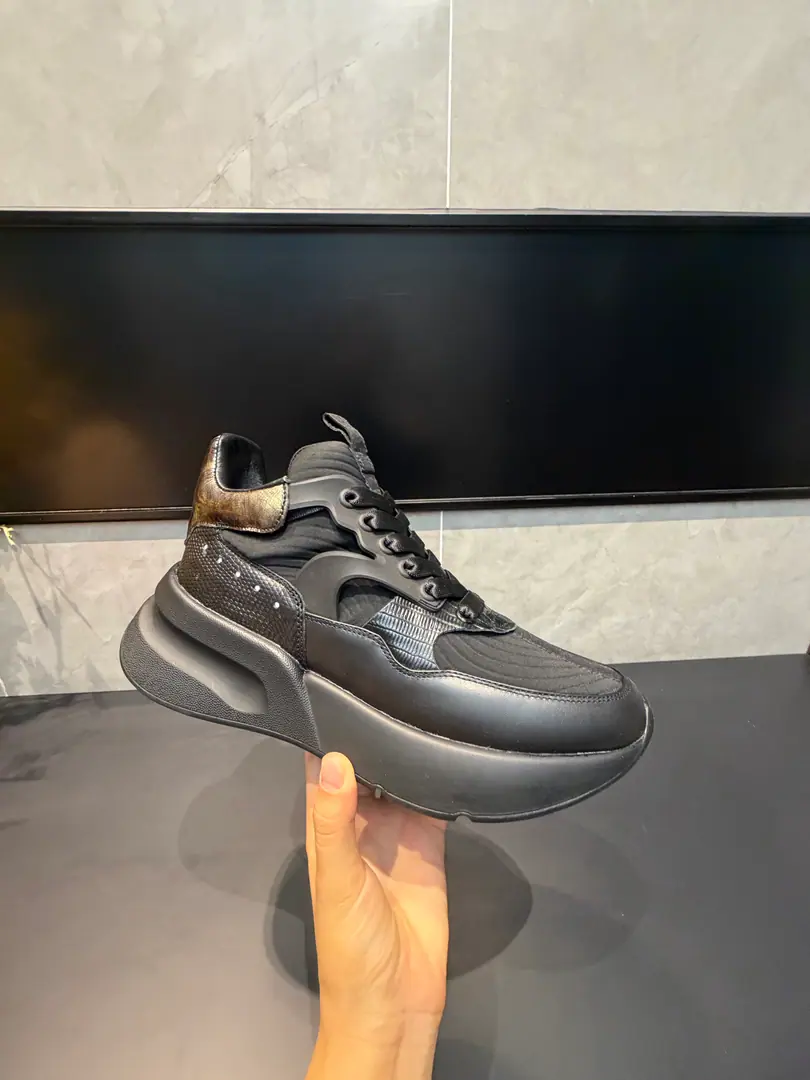 Professional McQueen's Plant.Top Version.Couple money.👫 Alexander McQUEENHigh version upgrades to highest quality again✅ 💪McQueen. Spring, summer, autumn, winter. Top Version Requisition level✅ I'll be the one to join the agency from the front line.🤝 🏆Fabulous.: Italian import quality. No more color for water. 🏆Uchi.: ️AThe first Italian import is in the super-softnet..It's dirty..Sweat..Breathe..Comfortable. 🏆Foot.: The top version is imported into the Italian Super Soft Cow. 🏆Otsumi!: PU+The counter.1:1 🏆Shoeboxes.: Original rice yellow box. Plus white caps for double protection..Buffet.Handbag..Accreditation1:1Shade it.4Set.I'll give you a pair of shoes.. 🖕🏿🖕🏿🖕🏿Shoes belts can be chosen for all the colors of this factory. 🏆Codes: Women34-41.Men38-46 🏆Special Remarks（Female size34. 40.41, Men38.45.46Customise, No, no, no..Back.Change）Please note when you report to the Bully.！We'll win together.🤝