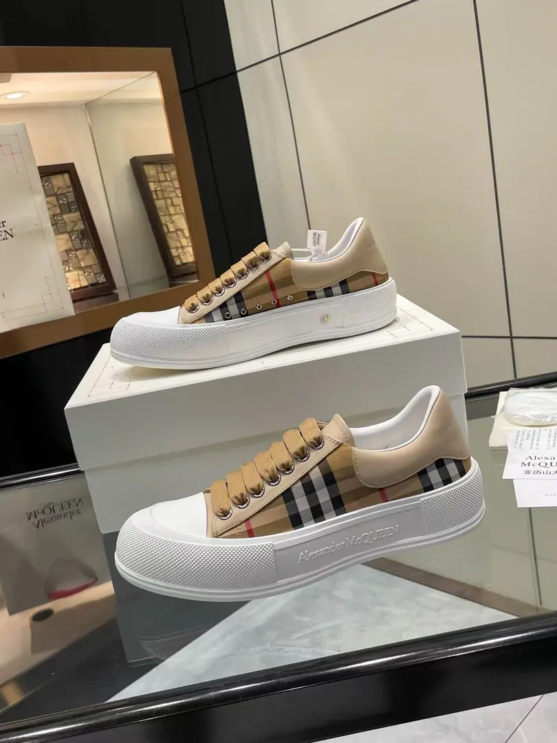 𝘼𝙡𝙚𝙭𝙖𝙣𝙙𝙚𝙧 𝙈𝙘𝙌𝙪𝙚𝙚𝙣 】Couples.🧑‍🤝‍🧑Top version of paragraph+Chip It's the first time I've ever seen an Italian official., Spring and summer, the latest thick shell-shelled sneakers series., Purchase of counters, 1: 1Took the perfect grid data in detail., withZPSame as always.❗️Roundhead shell🐚Cover Design, ♪ And sweetly and perfectly thin ♪**❗️Give originals full⭕️Packaging, ⑤All coloured 🔺Customize original special process impurities/Customize the tail of the cow skin 🔺Importing silk sheep in the skin. 🔺Import silk sheep.➕Soft emulsion pads. 🔺Original Open Model TopTPUBottom €M35-45 ✔Men45Make a no-refund order., No color change for custom！