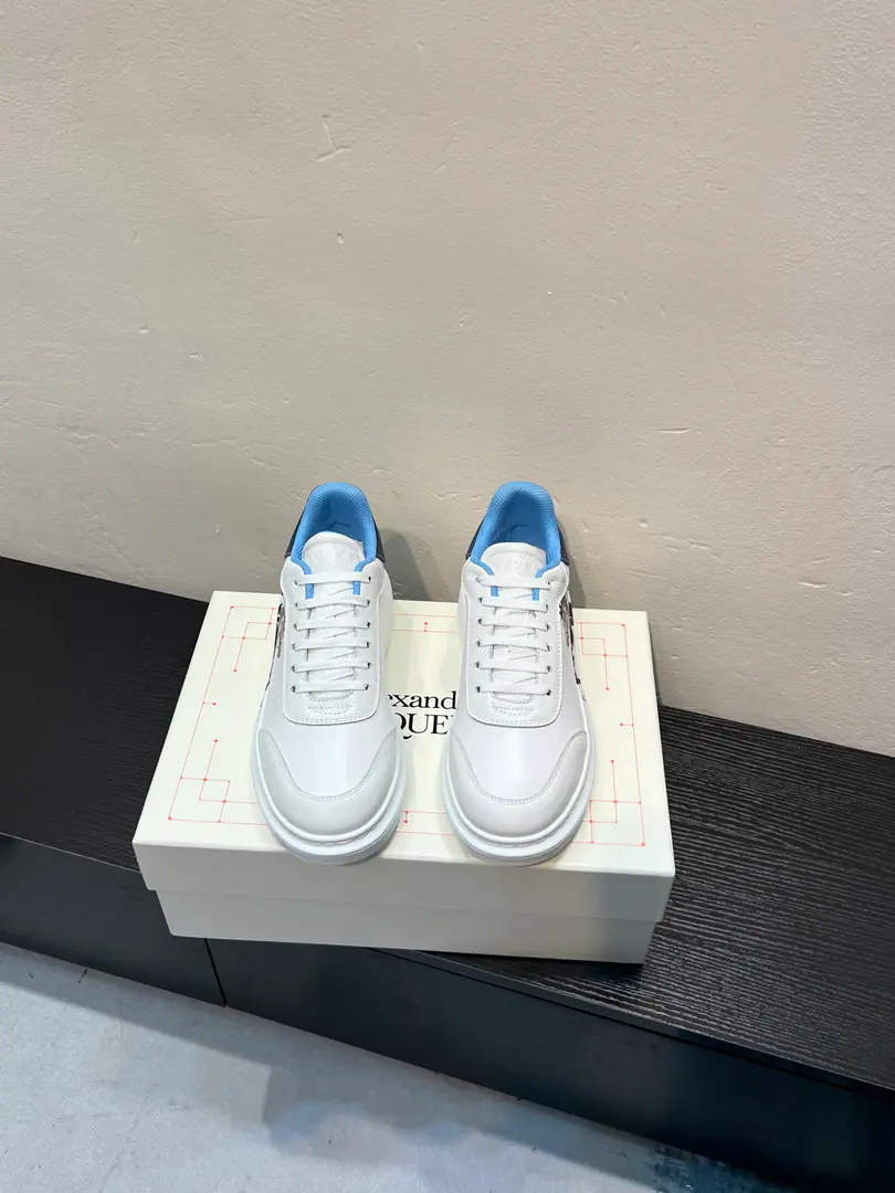 The cabinet is new. High-end versionAlexander McQueen·Alexander McQueen. Latest Big sneakers, white shoes, leisure shoes.👟New Color！ The tail is so special and beautiful., ♪ A moment of love ♪！😍Top Version！ 👍🏻I don't think that's a very good shoe., Spring, summer, autumn, winter, year after year, will never be obsolete., A million dollars., It's been on fire.. 🔸Shoe.: The original is meant to be the latest silk cow skin.+High-wild-lighted cow.（European Union3AStandard） 🔸Uchi.: Skins and feet.➕In the watered sheep's skin. 🔸Otsumi!: The latest version is a perfect one.PU♪ And the vacuum is the bottom ♪ 🔸Female34-41 （34.40.41Do it.） 🔸Men38-45 （38 45Do it.） 🎟Upgrade cabinet sync, Newest Original Packaging（Most of the products in the packaging quality leading markets）