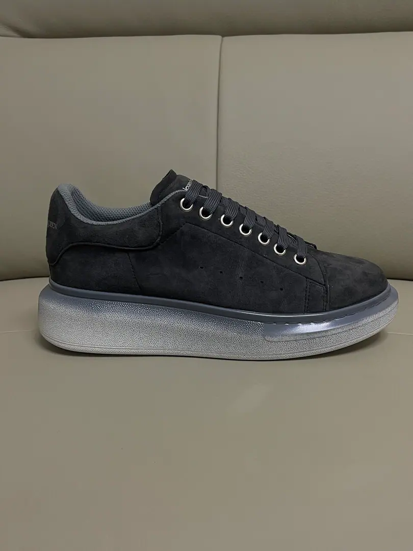 Alexander McQUEEN. Mallum's couple money.. 🏆Fabulous.: Italian import quality. No more color for water. 🏆Uchi.: AThe first Italian import is in the super-softnet..It's dirty..Sweat..Breathe..Comfortable. 🏆Foot.: The top version is imported into the Italian Super Soft Cow. 🏆Otsumi!: PU+The counter.1:1 🏆Shoeboxes.: Original rice yellow box. Plus white caps for double protection..Buffet.Handbag..Accreditation1:1Shade it.4Set.I'll give you a pair of shoes.. 🏆Codes: Women34-41.Men38-46 🏆Special Remarks（Female size34. 40.41, Men38.45.46Customise, No, no, no..Back.Change）