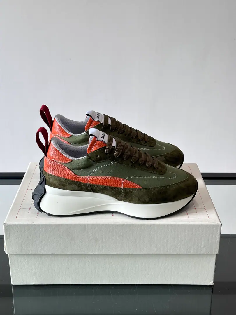 Alexander McQueenClassic old man's shoes., - Oh, Pete.➕Cow-skins., The layers are full., Quality is advanced.✨. Dark design, WhiteEVAMaterial, The shock is rising again., It's always a routine or a long walk.OK！Shoe tongue.&Heel has branded., It's a very good recognition., Fashion-like., It's a great mix of leisure and street winds.～ size: Women35-39, Men39-44（Women34.40.41, Men38.45.46.47.48Custom without re-offer）