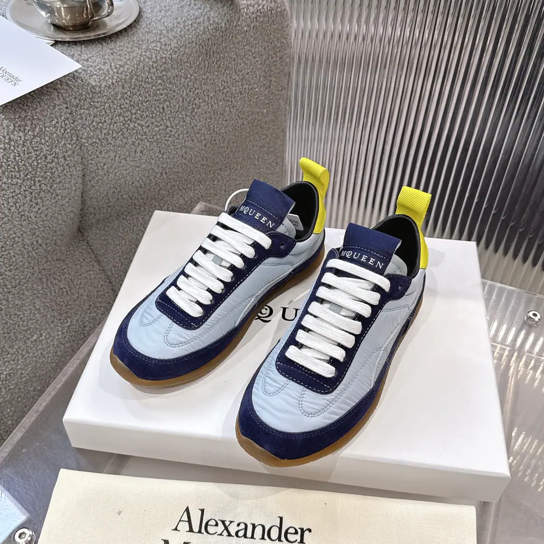 Top version out of the factory for real.➕Alexander McQUEENTop McQueen. The original leather white imports silk leather. Full package, Give me another pair of shoelaces.！The backpack process uses imported styrofoams.！Perfect timing.！- McQueen. The classic star is a hundred-dollar loan.🔥🔥Turn back rate % 1⃣Fabulous.: Italian import quality.Water resistant to colour neutral.Silk cow skin colour 2⃣Uchi.: ImportsALevel-watered sheep's skin. （The price is the same as the skin of a cow. It's more comfortable than the foot on the skin of a cow.） Foot.: Skins and feet.！The foot is super-clear and high-temperature.logo 3⃣Otsumi!: Original private model rubberTPU♪ The whole world is full of dumb, Men and women, they're all different. 35-44