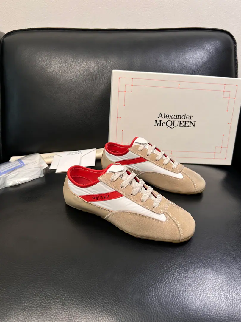 Alexander McQueen High Quality Top-level craft McQueen. Synchronize cabinets Original plant configuration, Italian imports of original cow-coloured flour, High-quality integration process, All imported water- dyeed cattle stubs., Shoes under the sole.: The original factory is super comfortable with the original base., The original factory and the single., Couple money. Codes 35-44（ Make a reservation. Women40 45 46 47 ）