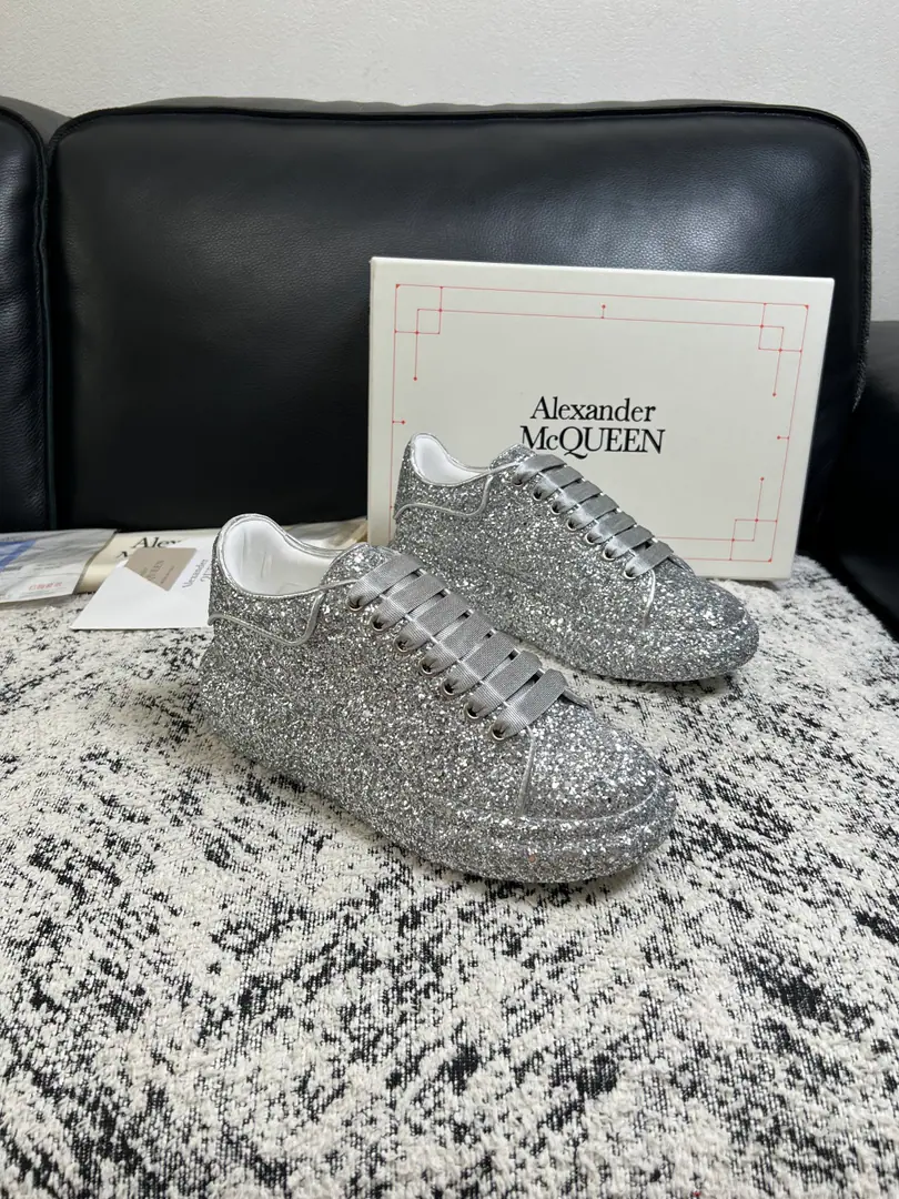 Alexander McQueen High Quality Top-level craft McQueen. Synchronize cabinets Original plant configuration, Italian imports of original cow-coloured flour, High-quality integration process, All imported water- dyeed cattle stubs., Shoes under the sole.: The original factory is super comfortable with the original base., The original factory and the single., Couple money. Codes 35-44（ Make a reservation. Women40 45 46 47 ）