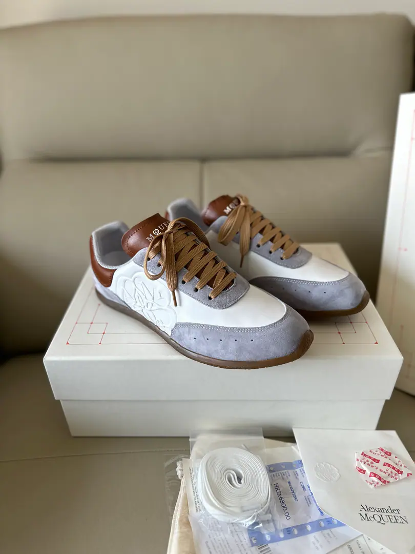 Professional McQueen's Plant.Top Version.Couple money.👫 Alexander McQUEENHigh version upgrades to highest quality again✅ 💪McQueen. Spring, summer, autumn, winter. Top Version Requisition level✅ I'll be the one to join the agency from the front line.🤝 🏆Fabulous.: Italian import quality. No more color for water. 🏆Uchi.: ️AThe first Italian import is in the super-softnet..It's dirty..Sweat..Breathe..Comfortable. 🏆Foot.: The top version is imported into the Italian Super Soft Cow. 🏆Otsumi!: PU+The counter.1:1 🏆Shoeboxes.: Original rice yellow box. Plus white caps for double protection..Buffet.Handbag..Accreditation1:1Shade it.4Set.I'll give you a pair of shoes.. 🖕🏿🖕🏿🖕🏿Shoes belts can be chosen for all the colors of this factory. 🏆Codes: Women34-41.Men38-46 🏆Special Remarks（Female size34. 40.41, Men38.45.46Customise, No, no, no..Back.Change）Please note when you report to the Bully.！We'll win together.🤝