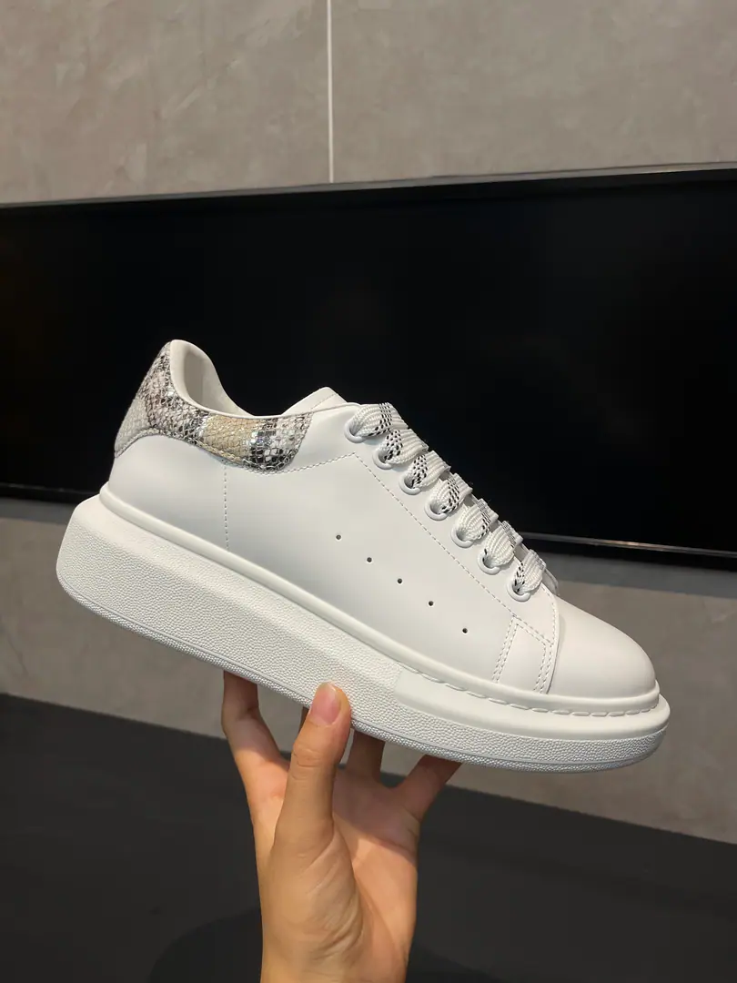 Professional McQueen's Plant.Top Version.Couple money.👫 Alexander McQUEENHigh version upgrades to highest quality again✅ 💪McQueen. Spring, summer, autumn, winter. Top Version Requisition level✅ I'll be the one to join the agency from the front line.🤝 🏆Fabulous.: Italian import quality. No more color for water. 🏆Uchi.: ️AThe first Italian import is in the super-softnet..It's dirty..Sweat..Breathe..Comfortable. 🏆Foot.: The top version is imported into the Italian Super Soft Cow. 🏆Otsumi!: PU+The counter.1:1 🏆Shoeboxes.: Original rice yellow box. Plus white caps for double protection..Buffet.Handbag..Accreditation1:1Shade it.4Set.I'll give you a pair of shoes.. 🖕🏿🖕🏿🖕🏿Shoes belts can be chosen for all the colors of this factory. 🏆Codes: Women34-41.Men38-46 🏆Special Remarks（Female size34. 40.41, Men38.45.46Customise, No, no, no..Back.Change）Please note when you report to the Bully.！We'll win together.🤝