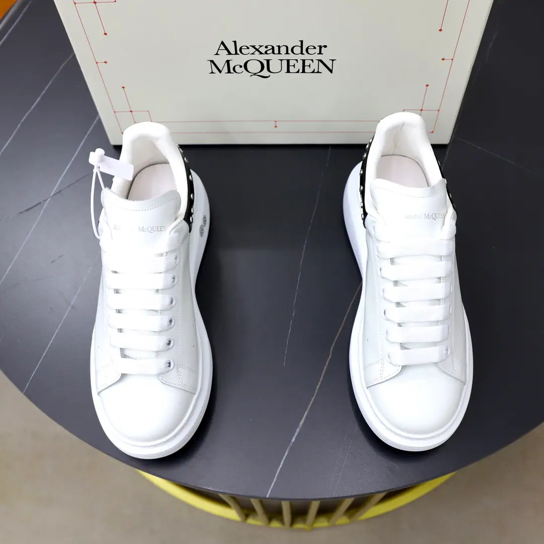 Plant price: ¥ Top Quality Full package Trade marks: McQuee*「McQueen.*」Low gang sneakers. Positive code number: 35-45(I can be a girl.34.40.41, Men46.47) Commodity materials: I'm gonna have to get my shoes on the face and get my head covered in cow skin., In the skin of the sheep., Original Base.
