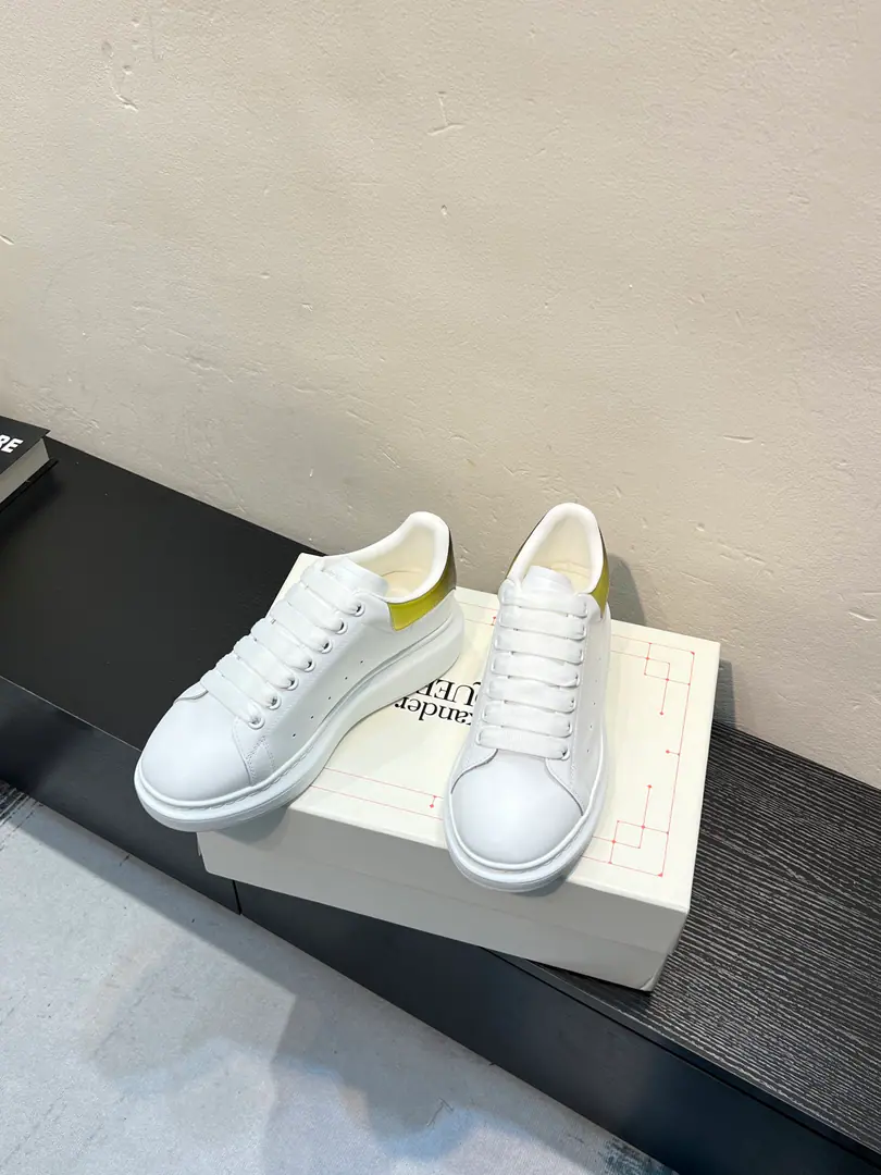 The cabinet is new. High-end versionAlexander McQueen·Alexander McQueen. Latest Big sneakers, white shoes, leisure shoes.👟New Color！ The tail is so special and beautiful., ♪ A moment of love ♪！😍Top Version！ 👍🏻I don't think that's a very good shoe., Spring, summer, autumn, winter, year after year, will never be obsolete., A million dollars., It's been on fire.. 🔸Shoe.: The original is meant to be the latest silk cow skin.+High-wild-lighted cow.（European Union3AStandard） 🔸Uchi.: Skins and feet.➕In the watered sheep's skin. 🔸Otsumi!: The latest version is a perfect one.PU♪ And the vacuum is the bottom ♪ 🔸Female34-41 （34.40.41Do it.） 🔸Men38-45 （38 45Do it.） 🎟Upgrade cabinet sync, Newest Original Packaging（Most of the products in the packaging quality leading markets）