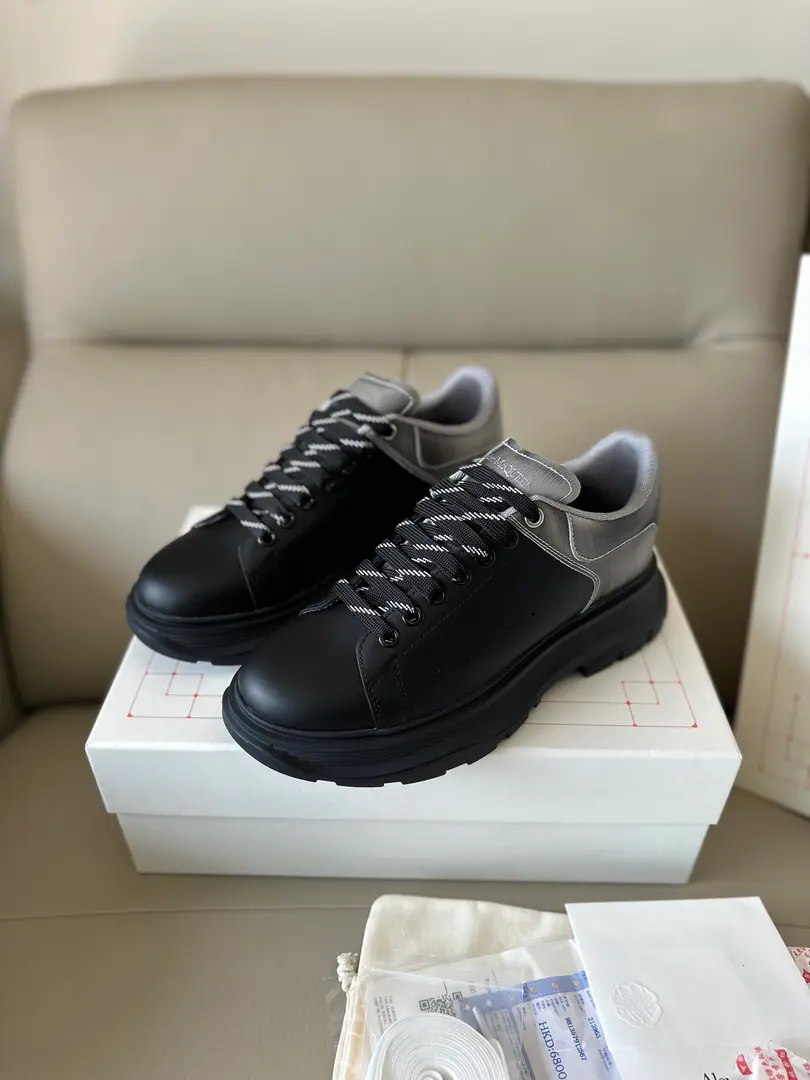 Professional McQueen's Plant.Top Version.Couple money.👫 Alexander McQUEENHigh version upgrades to highest quality again✅ 💪McQueen. Spring, summer, autumn, winter. Top Version Requisition level✅ I'll be the one to join the agency from the front line.🤝 🏆Fabulous.: Import of original cattle skin materials from Italy. Quality No more color for water. 🏆Uchi.: ️AThe first Italian import is resistant to the soil..Sweat..Breathe..Comfortable. 🏆Foot.: The top version is imported into the Italian Super Soft Cow. 🏆Otsumi!: PU+The counter.1:1 🏆Shoeboxes.: Original White Box. Plus white caps for double protection..Buffet.Handbag..Accreditation1:1Shade it.4Set.I'll give you a pair of shoes.. 🖕🏿🖕🏿🖕🏿Shoes belts can be chosen for all the colors of this factory. 🏆Codes: Women34-41.Men38-46 🏆Special Remarks（Female size34. 40.41, Men38.45.46Customise, No, no, no..Back.Change）We'll win together.🤝