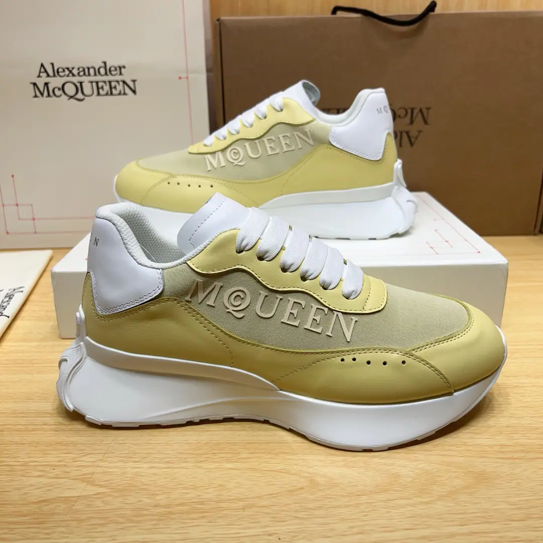 Alexander McQUEENThe latest spring shoes are leading the heavy process. Spring, summer, autumn, winter. Top-level requisition version 💎Fabulous.Fabric: Italian import quality.Silk cow skin. 💎Uchi.inside of 1⃣AThe first Italian imports air-eating sheep. 💎Foot.Stepping: The top-level edition is the Italian super-soft cow skin. 💎Shoes under the sole.Sole: negativeTPUTen.PU 💎package: Original Shoe Box. Buffet.4Set.I'll give you a pair of shoes.．Handbag. 💎Size: Women35-40Men39-45 💎Special Remarks, Female size40.Men.45.Customise, No, no, no..Back.Change）Please note when you report. 👉 👉