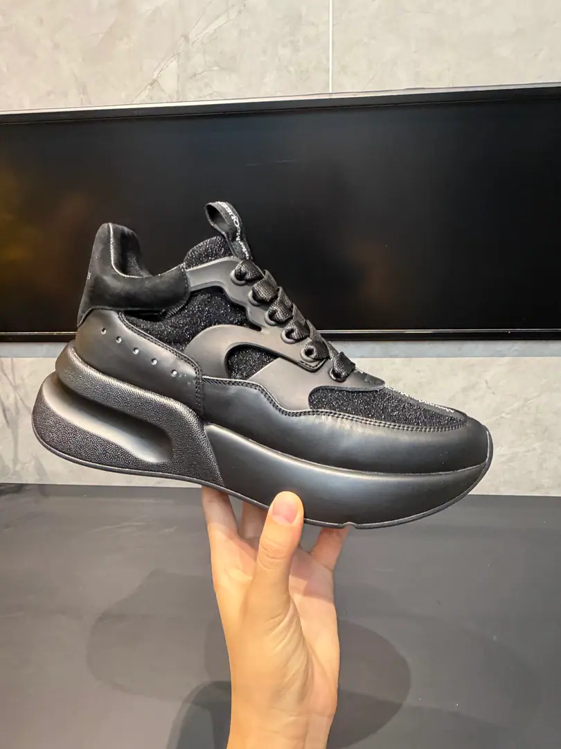 Alexander McQUEEN💪McQueen. Spring, summer, autumn, winter. Top Version Italian import quality. No more color for water.,AThe first Italian import is in the super-softnet..It's dirty..Sweat..Breathe..Comfortable.,The top version is imported into the Italian Super Soft Cow. 🏆Otsumi!: PU+The counter.1:1 🏆Shoeboxes.: Original rice yellow box. Plus white caps for double protection..Buffet.Handbag..Accreditation1:1Shade it.4Set.I'll give you a pair of shoes.. 🏆Codes: Women34-41.Men38-46 🏆Special Remarks（Female size34. 40.41, Men38.45.46Customise, No, no, no..Back.Change）