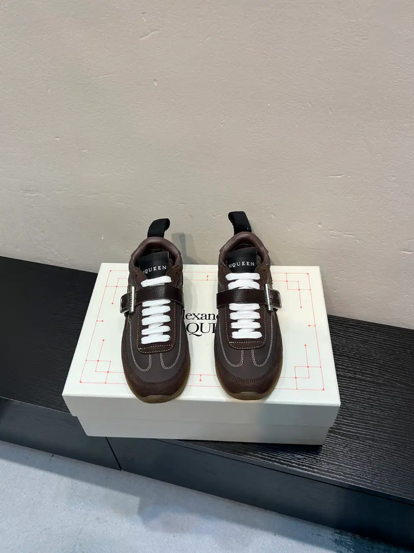 Alexander McQUEENThe latest spring shoes are leading the heavy process. Spring, summer, autumn, winter. Top-level requisition version, White., The thickest design is a long leg.. You're a good worker., - Tetsu., It's a lot of fashion.. 💎Fabulous.Fabric: Italian import quality.Silk cow skin. 💎Uchi.inside of: AThe first Italian imports air-eating sheep. 💎Foot.Stepping: The top-level edition is the Italian super-soft cow skin. 💎Shoes under the sole.Sole: Original modeling slide-resistant glue 💎Shoes under the sole.: 3CM 💎package: Original Shoe Box. Buffet.4Set.I'll give you a pair of shoes.．Handbag. 💎Size: Women35-40Men39-45 💎Special Remarks, Female size40.Men.45.Customise, No, no, no..Back.Change）