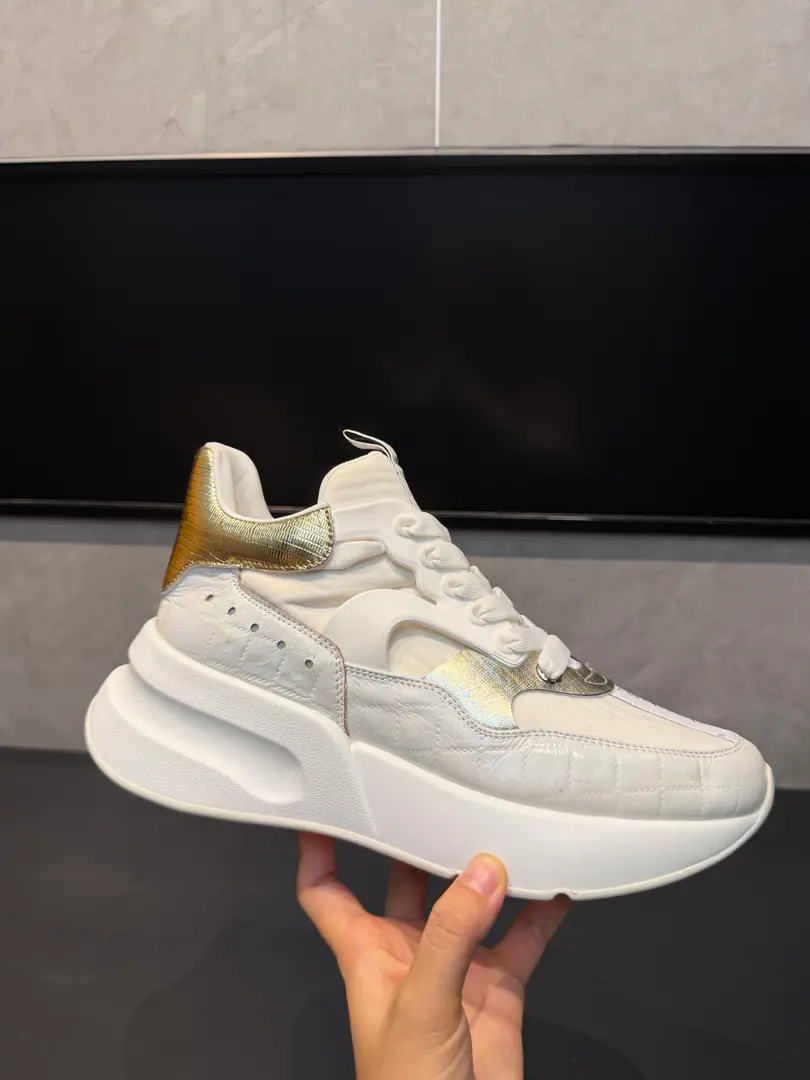 Professional McQueen's Plant.Top Version.Couple money.👫 Alexander McQUEENHigh version upgrades to highest quality again✅ 💪McQueen. Spring, summer, autumn, winter. Top Version Requisition level✅ I'll be the one to join the agency from the front line.🤝 🏆Fabulous.: Italian import quality. No more color for water. 🏆Uchi.: ️AThe first Italian import is in the super-softnet..It's dirty..Sweat..Breathe..Comfortable. 🏆Foot.: The top version is imported into the Italian Super Soft Cow. 🏆Otsumi!: PU+The counter.1:1 🏆Shoeboxes.: Original rice yellow box. Plus white caps for double protection..Buffet.Handbag..Accreditation1:1Shade it.4Set.I'll give you a pair of shoes.. 🖕🏿🖕🏿🖕🏿Shoes belts can be chosen for all the colors of this factory. 🏆Codes: Women34-41.Men38-46 🏆Special Remarks（Female size34. 40.41, Men38.45.46Customise, No, no, no..Back.Change）Please note when you report to the Bully.！We'll win together.🤝