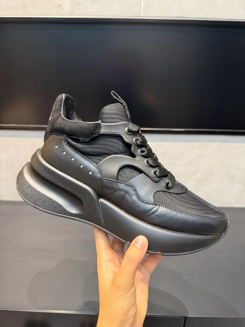 Alexander McQUEEN💪McQueen. Spring, summer, autumn, winter. Top Version Italian import quality. No more color for water.,AThe first Italian import is in the super-softnet..It's dirty..Sweat..Breathe..Comfortable.,The top version is imported into the Italian Super Soft Cow. 🏆Otsumi!: PU+The counter.1:1 🏆Shoeboxes.: Original rice yellow box. Plus white caps for double protection..Buffet.Handbag..Accreditation1:1Shade it.4Set.I'll give you a pair of shoes.. 🏆Codes: Women34-41.Men38-46 🏆Special Remarks（Female size34. 40.41, Men38.45.46Customise, No, no, no..Back.Change）