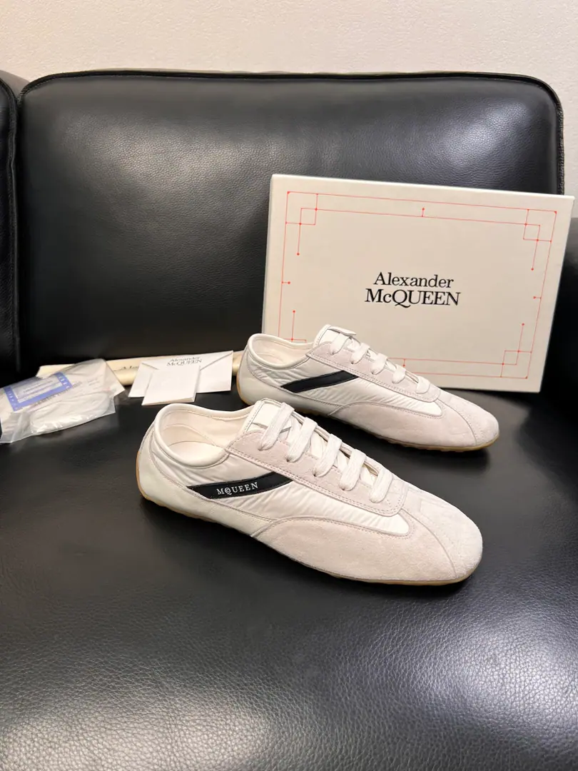 Alexander McQueen High Quality Top-level craft McQueen. Synchronize cabinets Original plant configuration, Italian imports of original cow-coloured flour, High-quality integration process, All imported water- dyeed cattle stubs., Shoes under the sole.: The original factory is super comfortable with the original base., The original factory and the single., Couple money. Codes 35-44（ Make a reservation. Women40 45 46 47 ）