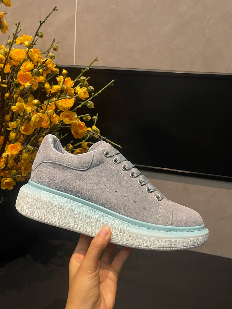 Professional McQueen's Plant.Top Version.Couple money.👫 Alexander McQUEENHigh version upgrades to highest quality again✅ 💪McQueen. Spring, summer, autumn, winter. Top Version Requisition level✅ I'll be the one to join the agency from the front line.🤝 🏆Fabulous.: Italian import quality. No more color for water. 🏆Uchi.: ️AThe first Italian import is in the super-softnet..It's dirty..Sweat..Breathe..Comfortable. 🏆Foot.: The top version is imported into the Italian Super Soft Cow. 🏆Otsumi!: PU+The counter.1:1 🏆Shoeboxes.: Original rice yellow box. Plus white caps for double protection..Buffet.Handbag..Accreditation1:1Shade it.4Set.I'll give you a pair of shoes.. 🖕🏿🖕🏿🖕🏿Shoes belts can be chosen for all the colors of this factory. 🏆Codes: Women34-41.Men38-46 🏆Special Remarks（Female size34. 40.41, Men38.45.46Customise, No, no, no..Back.Change）Please note when you report to the Bully.！We'll win together.🤝