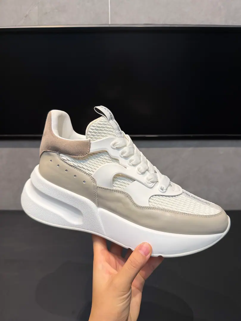 Professional McQueen's Plant.Top Version.Couple money.👫 Alexander McQUEENHigh version upgrades to highest quality again✅ 💪McQueen. Spring, summer, autumn, winter. Top Version Requisition level✅ I'll be the one to join the agency from the front line.🤝 🏆Fabulous.: Italian import quality. No more color for water. 🏆Uchi.: ️AThe first Italian import is in the super-softnet..It's dirty..Sweat..Breathe..Comfortable. 🏆Foot.: The top version is imported into the Italian Super Soft Cow. 🏆Otsumi!: PU+The counter.1:1 🏆Shoeboxes.: Original rice yellow box. Plus white caps for double protection..Buffet.Handbag..Accreditation1:1Shade it.4Set.I'll give you a pair of shoes.. 🖕🏿🖕🏿🖕🏿Shoes belts can be chosen for all the colors of this factory. 🏆Codes: Women34-41.Men38-46 🏆Special Remarks（Female size34. 40.41, Men38.45.46Customise, No, no, no..Back.Change）Please note when you report to the Bully.！We'll win together.🤝