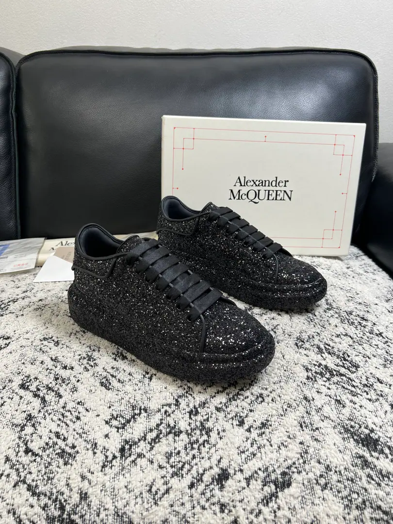 Alexander McQueen High Quality Top-level craft McQueen. Synchronize cabinets Original plant configuration, Italian imports of original cow-coloured flour, High-quality integration process, All imported water- dyeed cattle stubs., Shoes under the sole.: The original factory is super comfortable with the original base., The original factory and the single., Couple money. Codes 35-44（ Make a reservation. Women40 45 46 47 ）