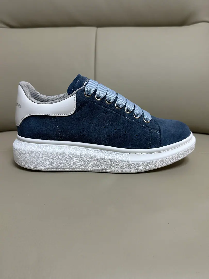 McQueen. Alexander McQUEEN Couples' leisure shoes. 🏆Fabulous.: Import of original cattle skin materials from Italy. Quality No more color for water. 🏆Uchi.: AThe first Italian import is resistant to the soil..Sweat..Breathe..Comfortable. 🏆Foot.: The top version is imported into the Italian Super Soft Cow. 🏆Otsumi!: PU+The counter.1:1 🏆Shoeboxes.: Original White Box. Plus white caps for double protection..Buffet.Handbag..Accreditation1:1Shade it.4Set.I'll give you a pair of shoes.. 🏆Codes: Women34-41.Men38-46 🏆Special Remarks（Female size34. 40.41, Men38.45.46Customise, No, no, no..Back.Change）