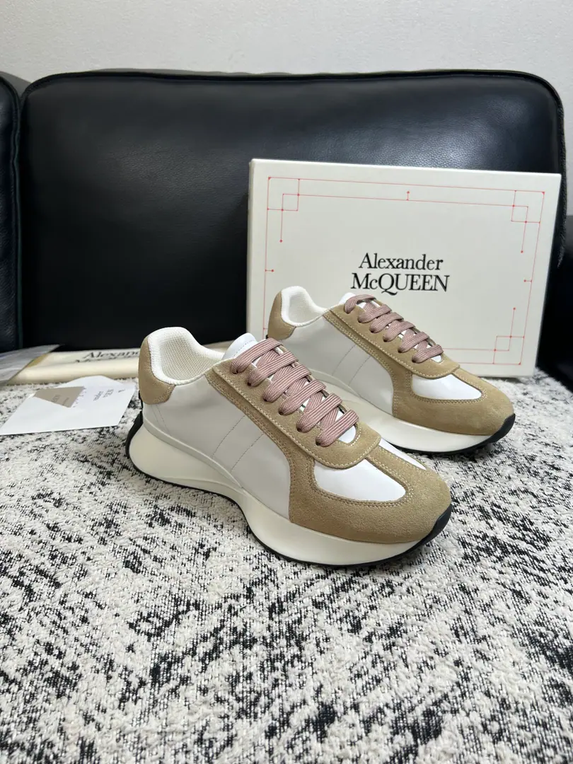Alexander McQueen High Quality Top-level craft McQueen. Synchronize cabinets Original plant configuration, Italian imports of original cow-coloured flour, High-quality integration process, All imported water- dyeed cattle stubs., Shoes under the sole.: The original factory is super comfortable with the original base., The original factory and the single., Couple money. Codes 35-44（ Make a reservation. Women40 45 46 47 ）