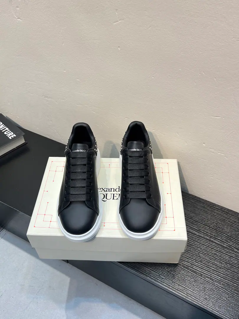The cabinet is new. High-end versionAlexander McQueen·Alexander McQueen. Latest Big sneakers, white shoes, leisure shoes.👟New Color！ The tail is so special and beautiful., ♪ A moment of love ♪！😍Top Version！ 👍🏻I don't think that's a very good shoe., Spring, summer, autumn, winter, year after year, will never be obsolete., A million dollars., It's been on fire.. 🔸Shoe.: The original is meant to be the latest silk cow skin.+High-wild-lighted cow.（European Union3AStandard） 🔸Uchi.: Skins and feet.➕In the watered sheep's skin. 🔸Otsumi!: The latest version is a perfect one.PU♪ And the vacuum is the bottom ♪ 🔸Female34-41 （34.40.41Do it.） 🔸Men38-45 （38 45Do it.） 🎟Upgrade cabinet sync, Newest Original Packaging（Most of the products in the packaging quality leading markets）