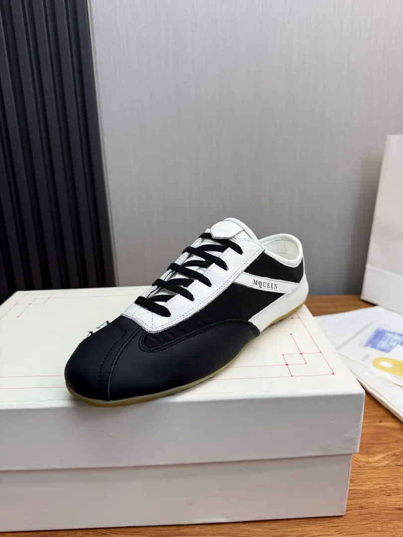 Plant McQueen..MQThe latest German shoe..Couples are a couple., It's a year-round.🔥 🩵🩷 Alexander McQUEENHigh version upgrades to highest quality again.Requisition level✅✅ 🏆Fabulous.: Italian imports are highly qualified. No more color for water. 🏆Uchi.: AThe first Italian import is resistant to the dirtyness of the silk net..Sweat..Breathe..Comfortable.🦶 🏆Foot.: The top version is imported into the Italian Super Soft Cow. 🏆Otsumi!: Original rubber floor+The counter.1:1 🏆Shoeboxes.: Original rice yellow box. Plus white caps for double protection..Buffet.Handbag..Accreditation1:1Shade it.4Set.I'll give you a pair of shoes.💖 🏆Codes: Women34-41.Men38-46 （Female size34. 40.41, Men38.45.46Customise, No re-election.）