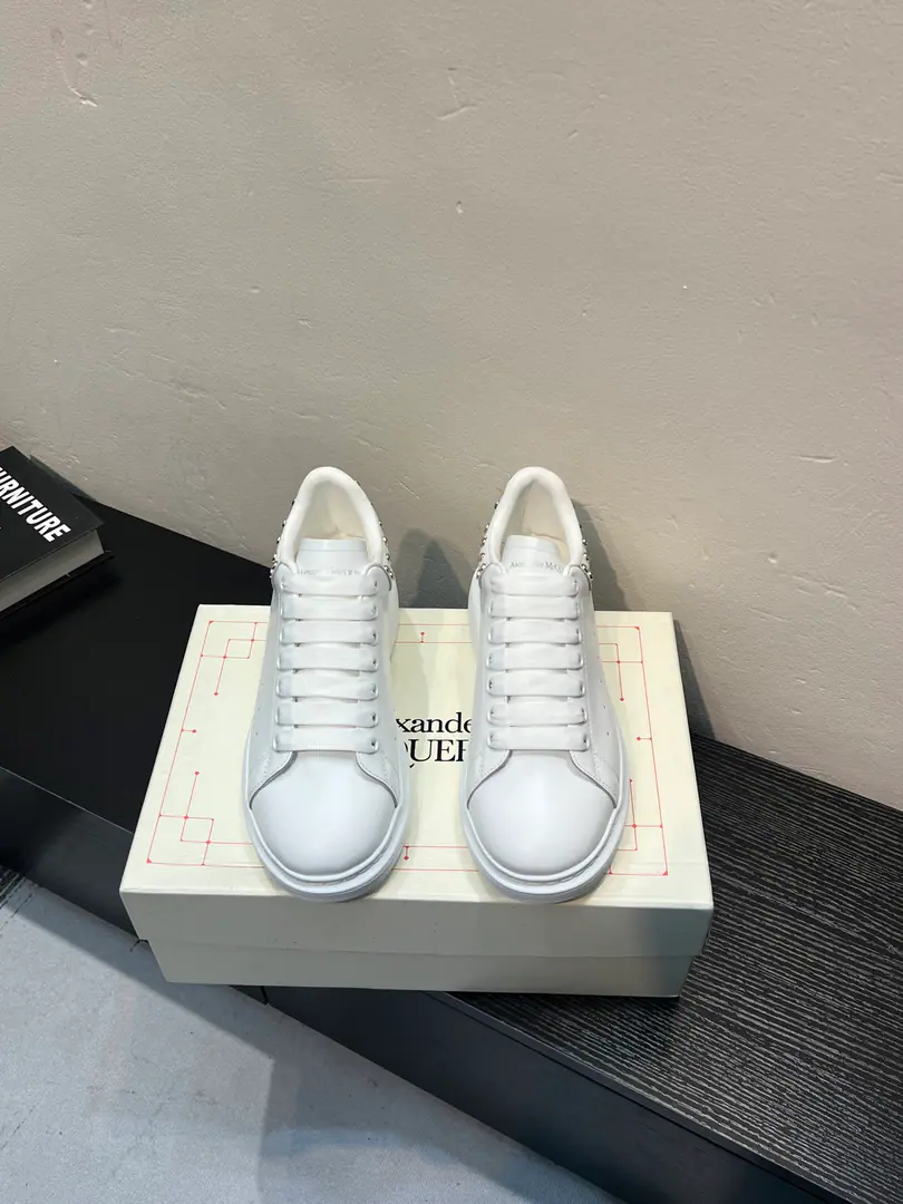 The cabinet is new. High-end versionAlexander McQueen·Alexander McQueen. Latest Big sneakers, white shoes, leisure shoes.👟New Color！ The tail is so special and beautiful., ♪ A moment of love ♪！😍Top Version！ 👍🏻I don't think that's a very good shoe., Spring, summer, autumn, winter, year after year, will never be obsolete., A million dollars., It's been on fire.. 🔸Shoe.: The original is meant to be the latest silk cow skin.+High-wild-lighted cow.（European Union3AStandard） 🔸Uchi.: Skins and feet.➕In the watered sheep's skin. 🔸Otsumi!: The latest version is a perfect one.PU♪ And the vacuum is the bottom ♪ 🔸Female34-41 （34.40.41Do it.） 🔸Men38-45 （38 45Do it.） 🎟Upgrade cabinet sync, Newest Original Packaging（Most of the products in the packaging quality leading markets）
