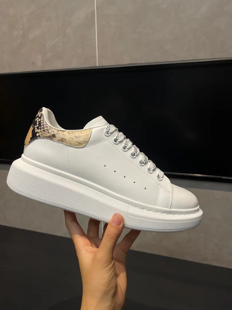 Professional McQueen's Plant.Top Version.Couple money.👫 Alexander McQUEENHigh version upgrades to highest quality again✅ 💪McQueen. Spring, summer, autumn, winter. Top Version Requisition level✅ I'll be the one to join the agency from the front line.🤝 🏆Fabulous.: Italian import quality. No more color for water. 🏆Uchi.: ️AThe first Italian import is in the super-softnet..It's dirty..Sweat..Breathe..Comfortable. 🏆Foot.: The top version is imported into the Italian Super Soft Cow. 🏆Otsumi!: PU+The counter.1:1 🏆Shoeboxes.: Original rice yellow box. Plus white caps for double protection..Buffet.Handbag..Accreditation1:1Shade it.4Set.I'll give you a pair of shoes.. 🖕🏿🖕🏿🖕🏿Shoes belts can be chosen for all the colors of this factory. 🏆Codes: Women34-41.Men38-46 🏆Special Remarks（Female size34. 40.41, Men38.45.46Customise, No, no, no..Back.Change）Please note when you report to the Bully.！We'll win together.🤝