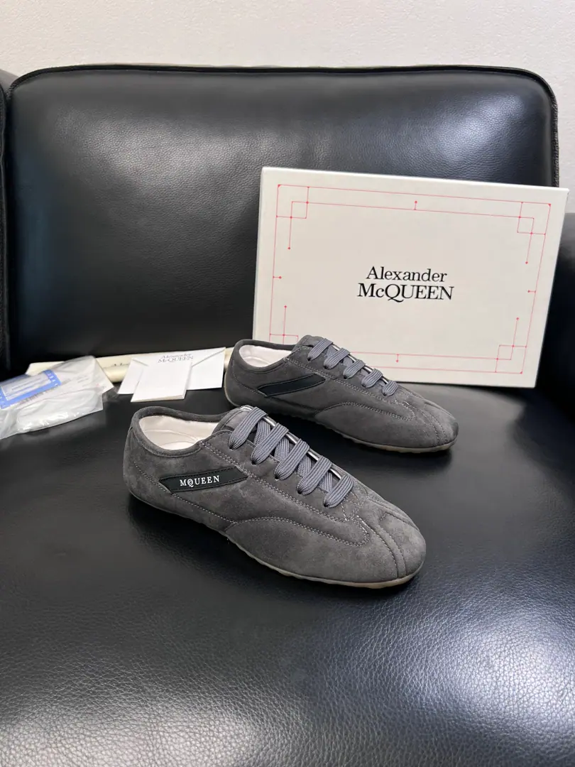 Alexander McQueen High Quality Top-level craft McQueen. Synchronize cabinets Original plant configuration, Italian imports of original cow-coloured flour, High-quality integration process, All imported water- dyeed cattle stubs., Shoes under the sole.: The original factory is super comfortable with the original base., The original factory and the single., Couple money. Codes 35-44（ Make a reservation. Women40 45 46 47 ）