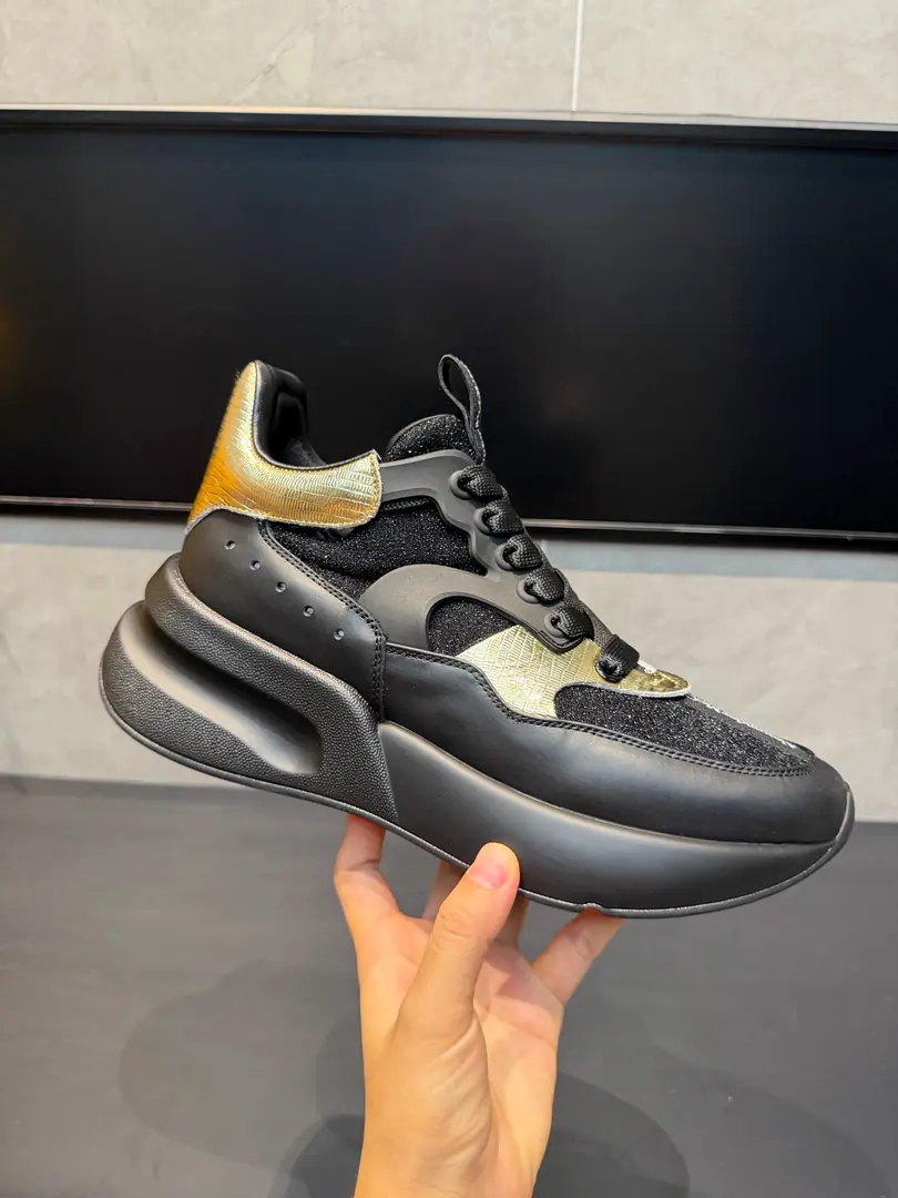 Alexander McQUEEN💪McQueen. Spring, summer, autumn, winter. Top Version Italian import quality. No more color for water.,AThe first Italian import is in the super-softnet..It's dirty..Sweat..Breathe..Comfortable.,The top version is imported into the Italian Super Soft Cow. 🏆Otsumi!: PU+The counter.1:1 🏆Shoeboxes.: Original rice yellow box. Plus white caps for double protection..Buffet.Handbag..Accreditation1:1Shade it.4Set.I'll give you a pair of shoes.. 🏆Codes: Women34-41.Men38-46 🏆Special Remarks（Female size34. 40.41, Men38.45.46Customise, No, no, no..Back.Change）