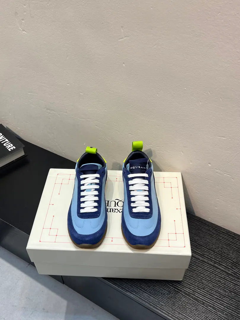 Alexander McQUEENThe latest spring shoes are leading the heavy process. Spring, summer, autumn, winter. Top-level requisition version, White., The thickest design is a long leg.. You're a good worker., - Tetsu., It's a lot of fashion.. 💎Fabulous.Fabric: Italian import quality.Silk cow skin. 💎Uchi.inside of: AThe first Italian imports air-eating sheep. 💎Foot.Stepping: The top-level edition is the Italian super-soft cow skin. 💎Shoes under the sole.Sole: Original modeling slide-resistant glue 💎Shoes under the sole.: 3CM 💎package: Original Shoe Box. Buffet.4Set.I'll give you a pair of shoes.．Handbag. 💎Size: Women35-40Men39-45 💎Special Remarks, Female size40.Men.45.Customise, No, no, no..Back.Change）