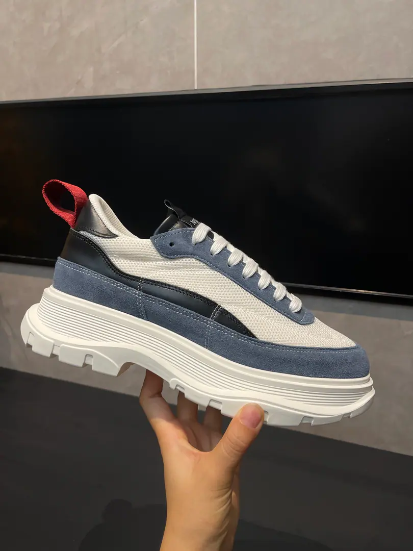 Alexander McQUEEN McQueen. Couples' leisure shoes. 🏆Fabulous.: Italian import quality. No more color for water. 🏆Uchi.: AThe first Italian import is in the super-softnet..It's dirty..Sweat..Breathe..Comfortable. 🏆Foot.: The top version is imported into the Italian Super Soft Cow. 🏆Otsumi!: PU+The counter.1:1 🏆Shoeboxes.: Original rice yellow box. Plus white caps for double protection..Buffet.Handbag..Accreditation1:1Shade it.4Set.I'll give you a pair of shoes.. 🏆Codes: Women34-41.Men38-46 🏆Special Remarks（Female size34. 40.41, Men38.45.46Customise, No, no, no..Back.Change）