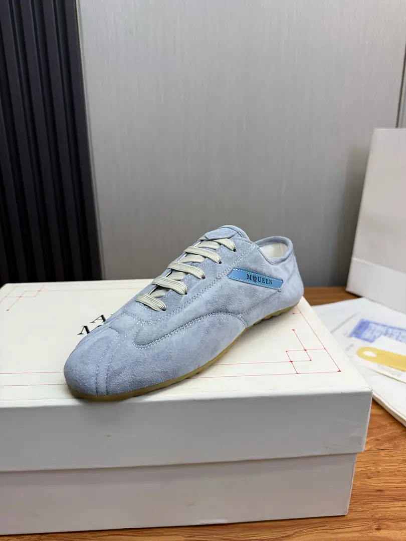 Plant McQueen..MQThe latest German shoe..Couples are a couple., It's a year-round.🔥 🩵🩷 Alexander McQUEENHigh version upgrades to highest quality again.Requisition level✅✅ 🏆Fabulous.: Italian imports are highly qualified. No more color for water. 🏆Uchi.: AThe first Italian import is resistant to the dirtyness of the silk net..Sweat..Breathe..Comfortable.🦶 🏆Foot.: The top version is imported into the Italian Super Soft Cow. 🏆Otsumi!: Original rubber floor+The counter.1:1 🏆Shoeboxes.: Original rice yellow box. Plus white caps for double protection..Buffet.Handbag..Accreditation1:1Shade it.4Set.I'll give you a pair of shoes.💖 🏆Codes: Women34-41.Men38-46 （Female size34. 40.41, Men38.45.46Customise, No re-election.）