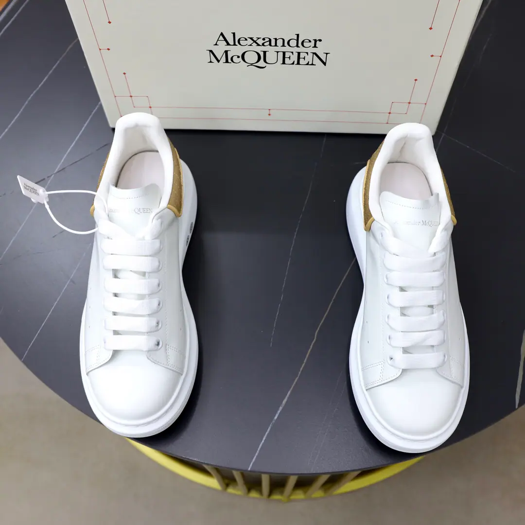 Plant price: ¥ Top Quality Full package Trade marks: McQuee*「McQueen.*」Low gang sneakers. Positive code number: 35-45(I can be a girl.34.40.41, Men46.47) Commodity materials: I'm gonna have to get my shoes on the face and get my head covered in cow skin., In the skin of the sheep., Original Base.