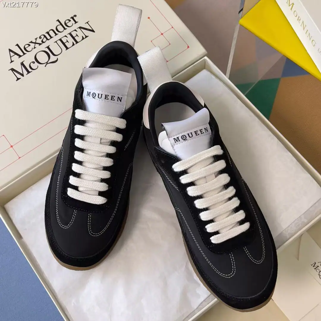 Minoru.🎤🎤2026New McQueen's.AIexanderMcQUEEN, The fine stuff has been certified.！Maximum Version！New original box！Perfect.1:1Repeat, The original imported cattle mix., Importing waterproof silk cloth., The inside is super soft water to dye the skin., The feet are extremely comfortable., Classic 100-dollar. The star red one., Turn back rate %！ Fabulous.: Imported cattle skin/Waterproof silk. Uchi.: Import water to dye sheep. Foot.: Lamb skin./Eclonic tape air pressurelogo Otsumi!: Original raw glue to slide down Packaging: Aircraft box, Original Update with Tags+Accreditation, Buffet Female: 35–40（40Make a reservation.） Men: 39–45（45Make a reservation.）