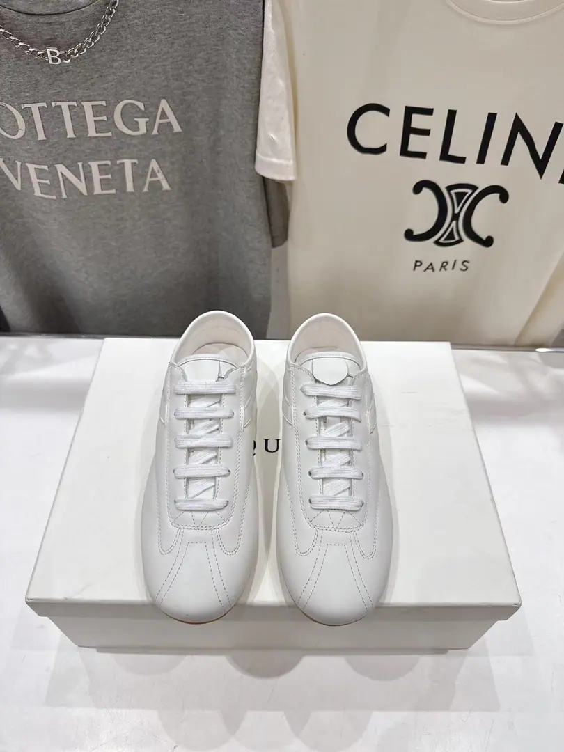 Minoru.🎤🎤ALEXANDER MCQUEEN/Alexander.·McQueen. Latest FlexionA series of couples who were playing together for the old days, running on the white shoes. Original procurement development Make the goods. This one.Flexion Off whiteSkins, under-skinned, tweezers., A light sole is so comfortable., Showing the charm of sports style.. It can add fashion to the various recreational models. ✔Fabulous.: Customize imported head-story cattle skin ✔Uchi.: Import of sheep skin ✔Shoes under the sole.: Original version to open ✔Size: Female35-40 / Men40-45（Women40.Men45Make a no-refund order.）